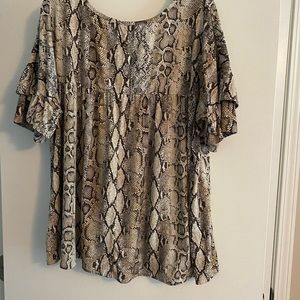 Plus size snakeskin print top